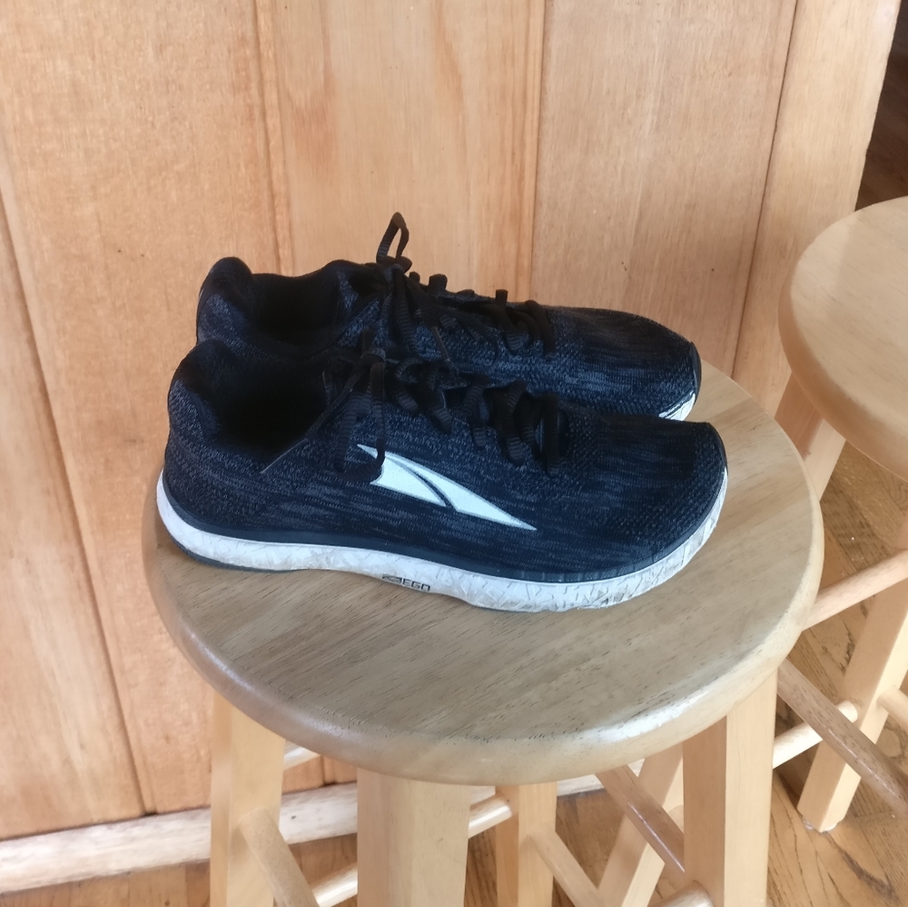 Altra Escalante road running/ everyday/ gym shoe